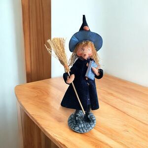 Annalee Witch Doll 10” Halloween Figure Broom Hat Book Decoration 2007 Vintage